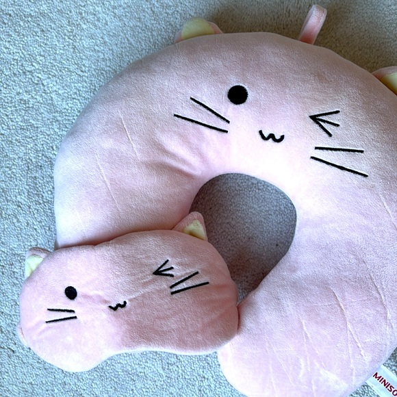 Travel neck pillow and eye cover - Picture 3 of 5